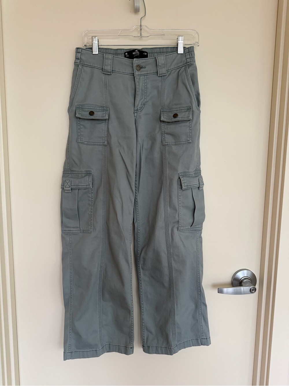 Hollister Straight-Leg Cargo Pants in Slate Gray